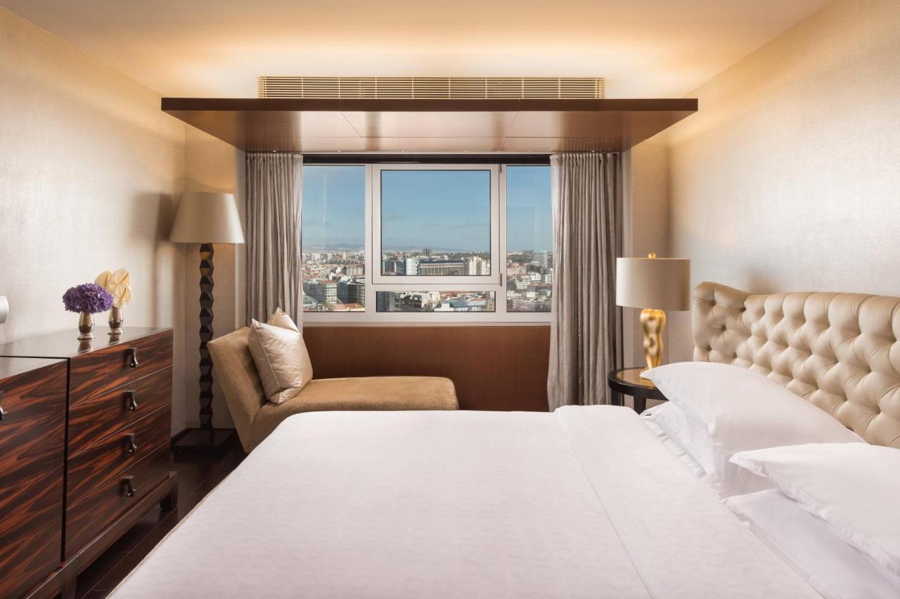 Präsidentensuite mit 1 Kingsize-Bett, Zugang zur Club Lounge und Blick auf die Skyline