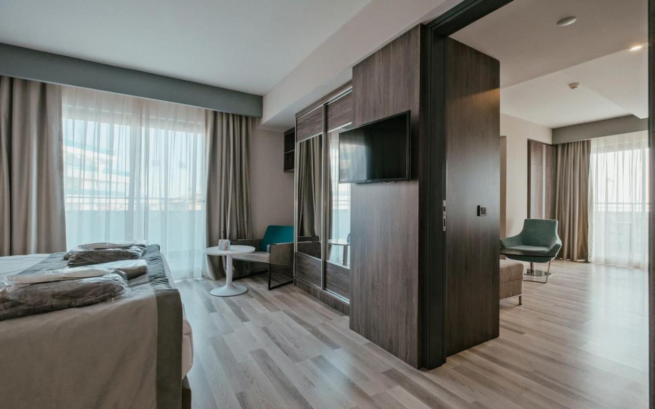 Suite,1191039619:JPEG