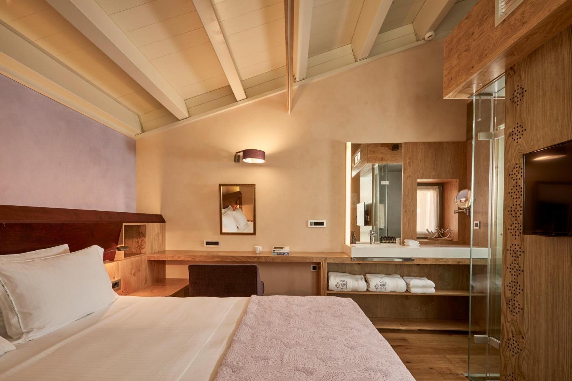 Junior Suite mit Terrasse und Hydromassage-Badewanne im Freien