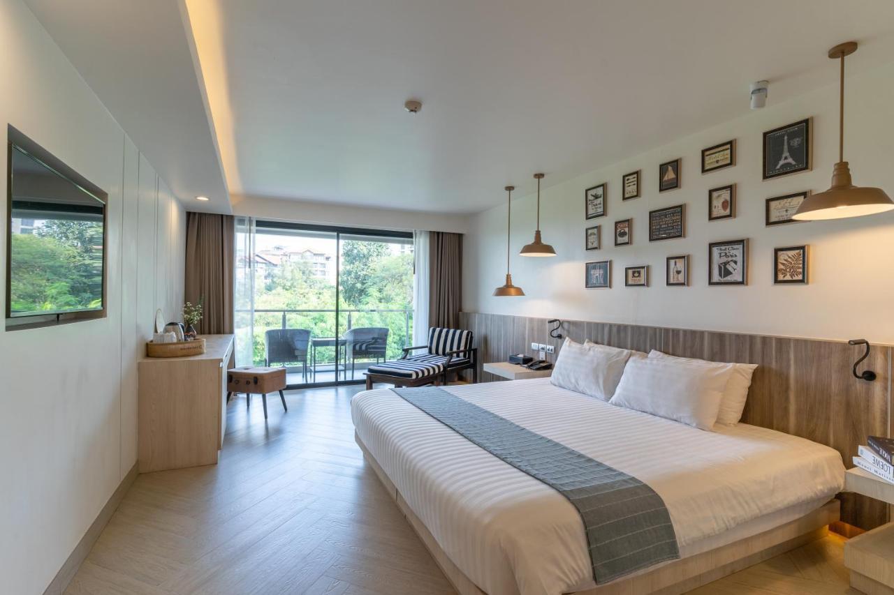 Deluxe King Room,1588487697:JPEG