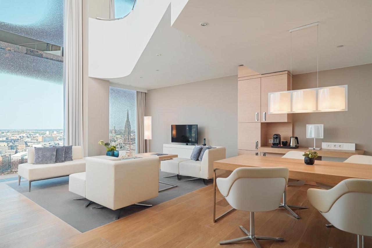 Maisonette Suite auf 2 Ebenen mit 1 Kingsize-Bett und Blick auf die City/Elbe