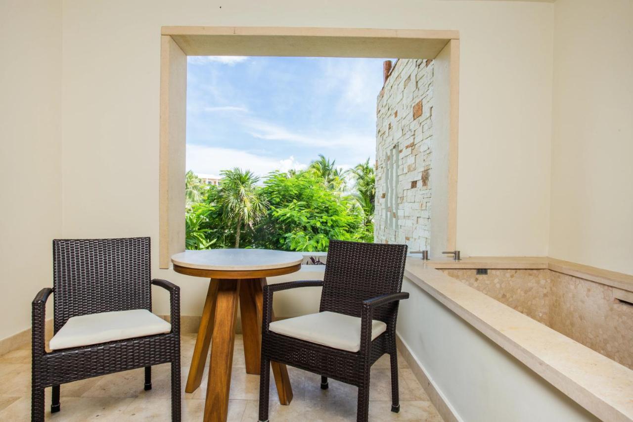 Preferred Club Junior Suite mit 2 Einzelbetten und tropischen Ausblick