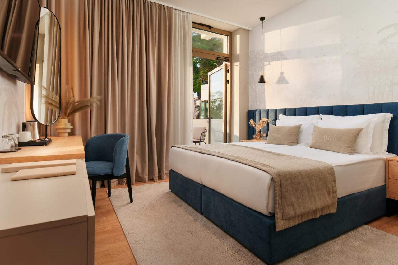 Premium Doppel- oder Zweibettzimmer mit Meer- und Poolblick und Balkon – Erdgeschoss