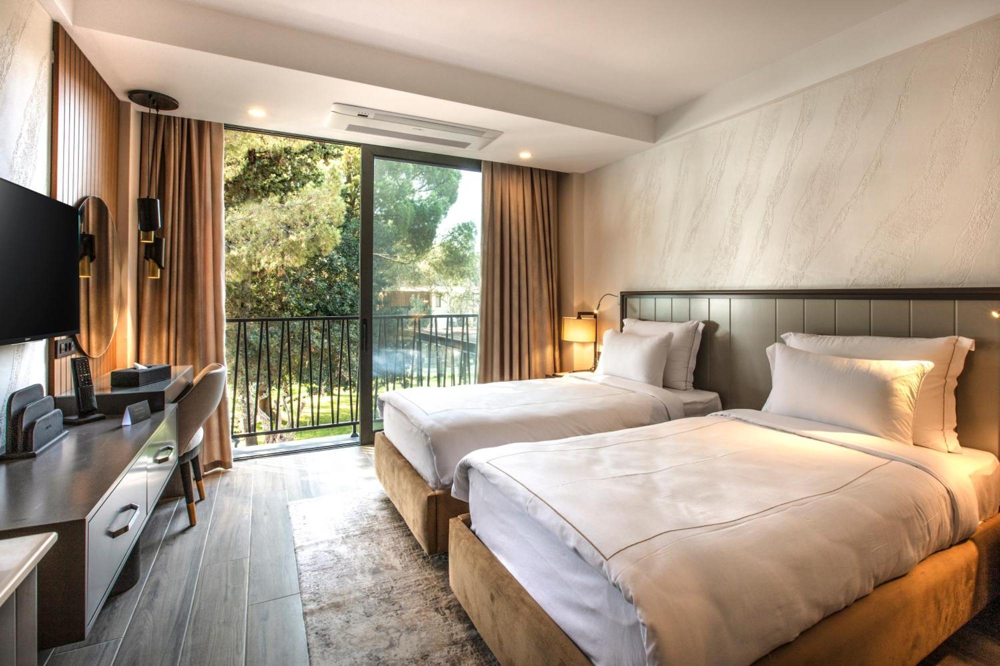 Deluxe Double or Twin Room Garden View