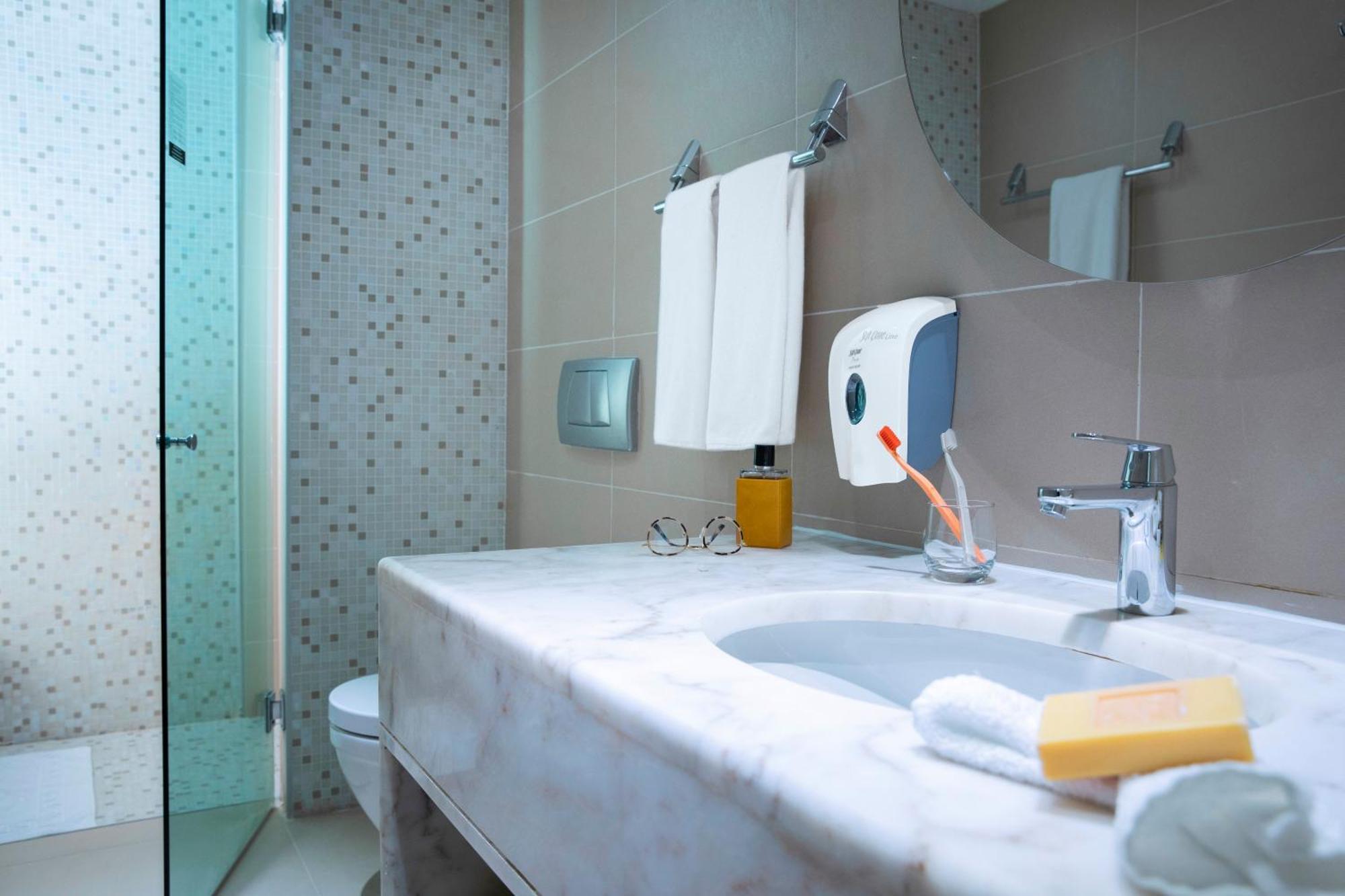 Junior Suite mit Meerblick und Whirlpool.