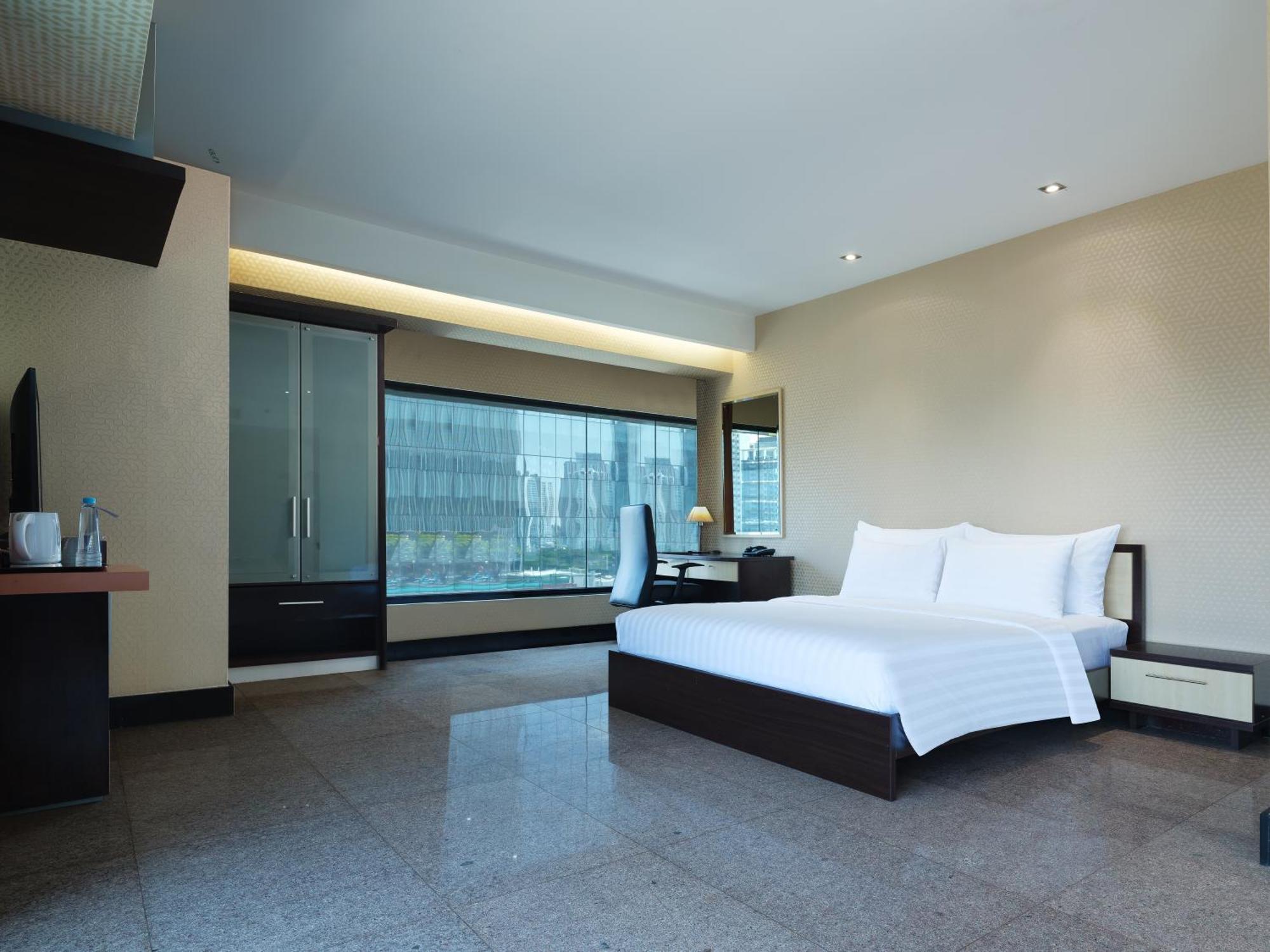 Deluxe King Room,1566948482:JPEG