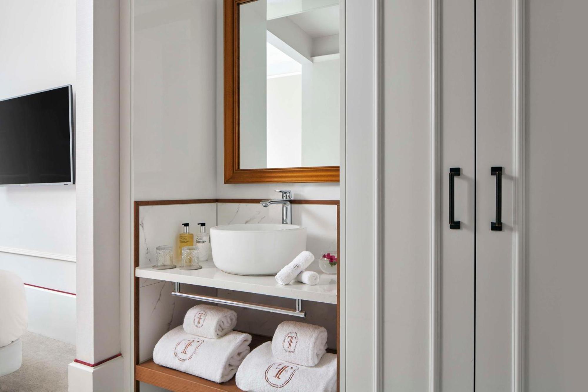 Superior Double Room Canal View