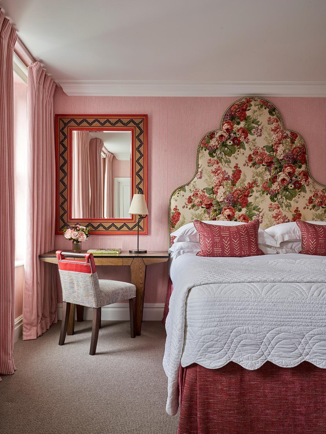 Deluxe Room,1654272845:JPEG