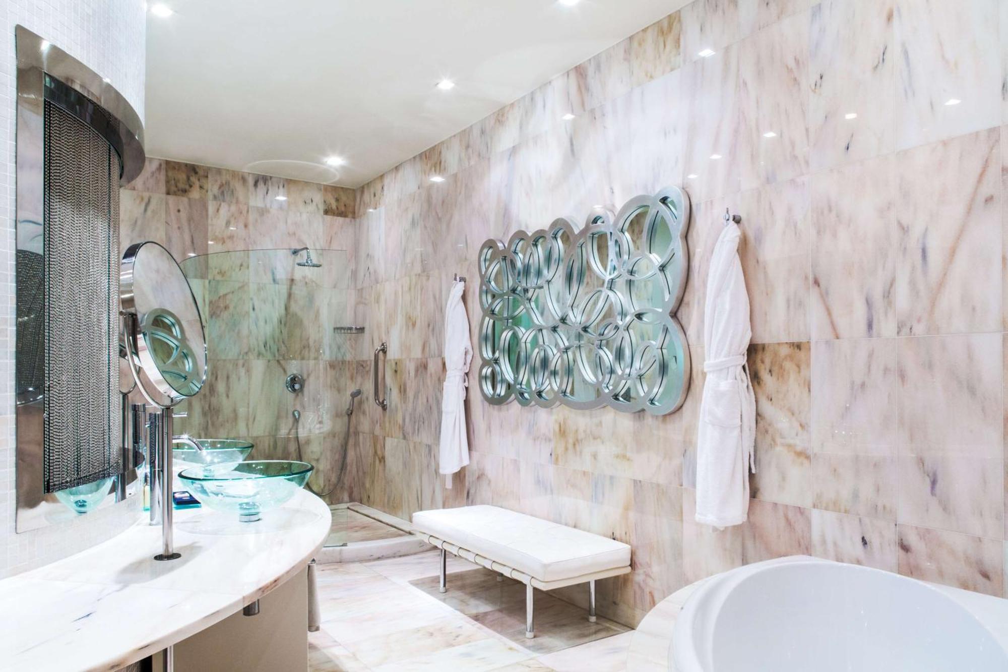 Executive Suite,1658748739:JPEG