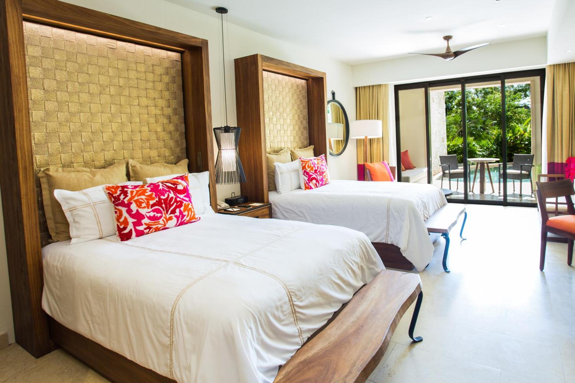 Preferred Club Junior Suite mit Doppelbett und direktem Poolzugang