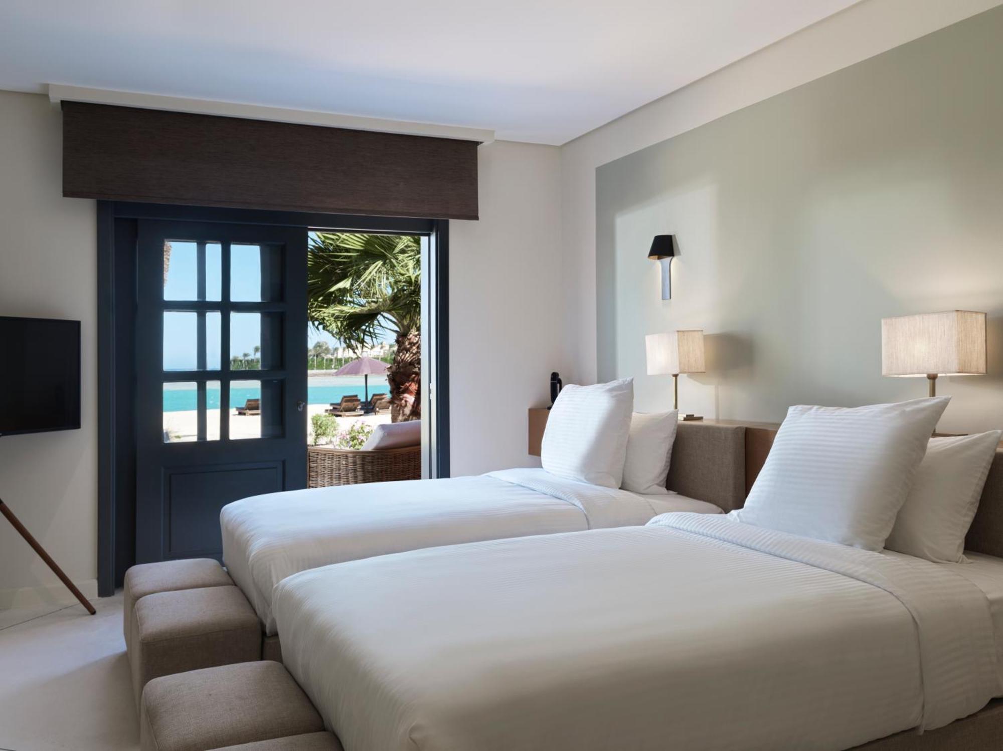 Premium Zimmer mit Terrasse – direkt am Strand