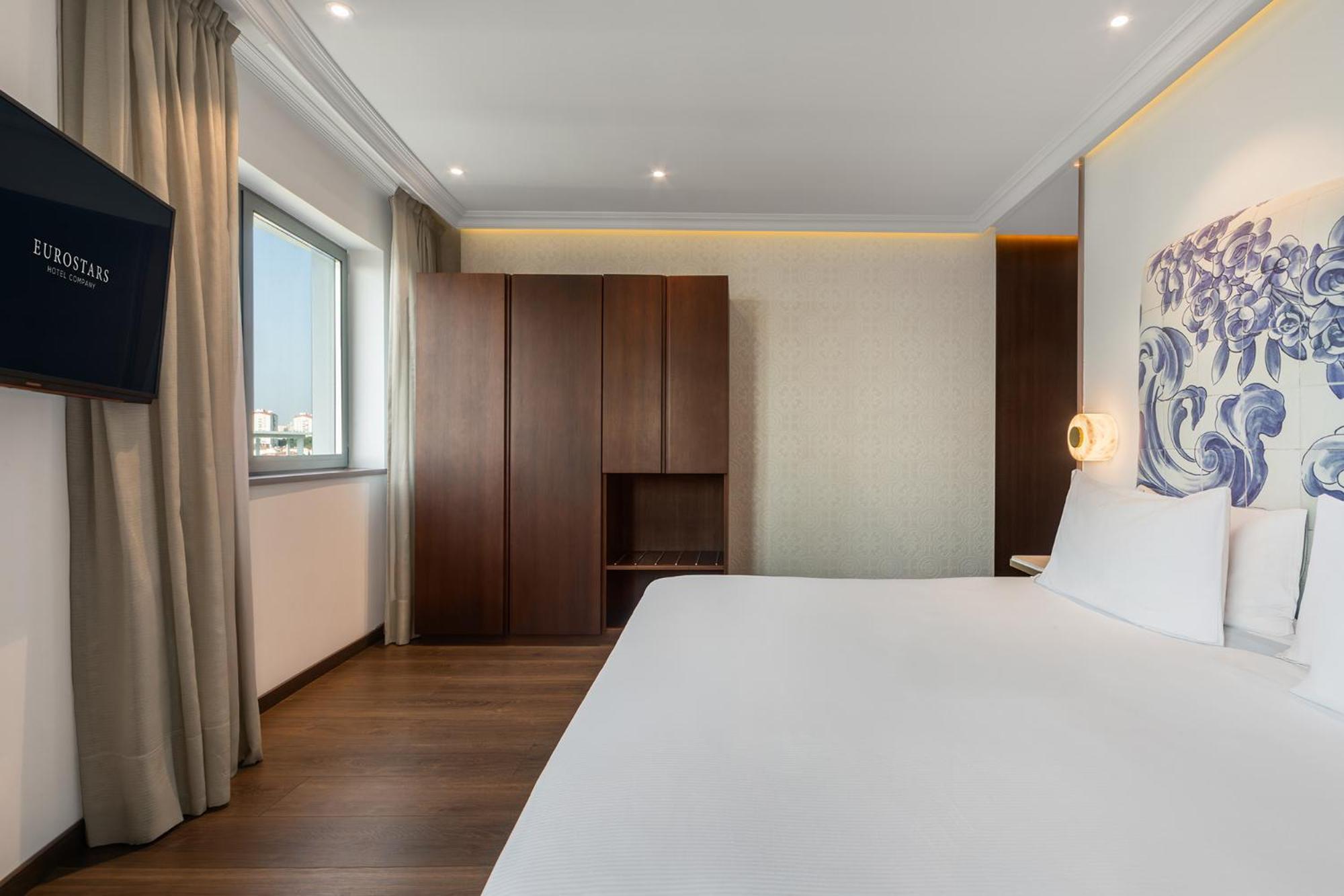 Deluxe Double or Twin Room City View