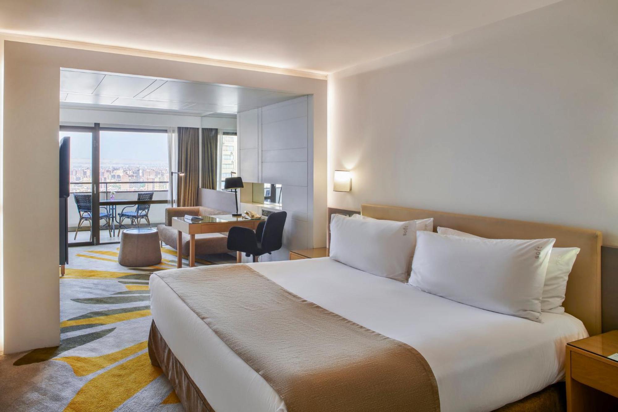Zimmer mit Kingsize-Bett und Stadtblick – Raucher