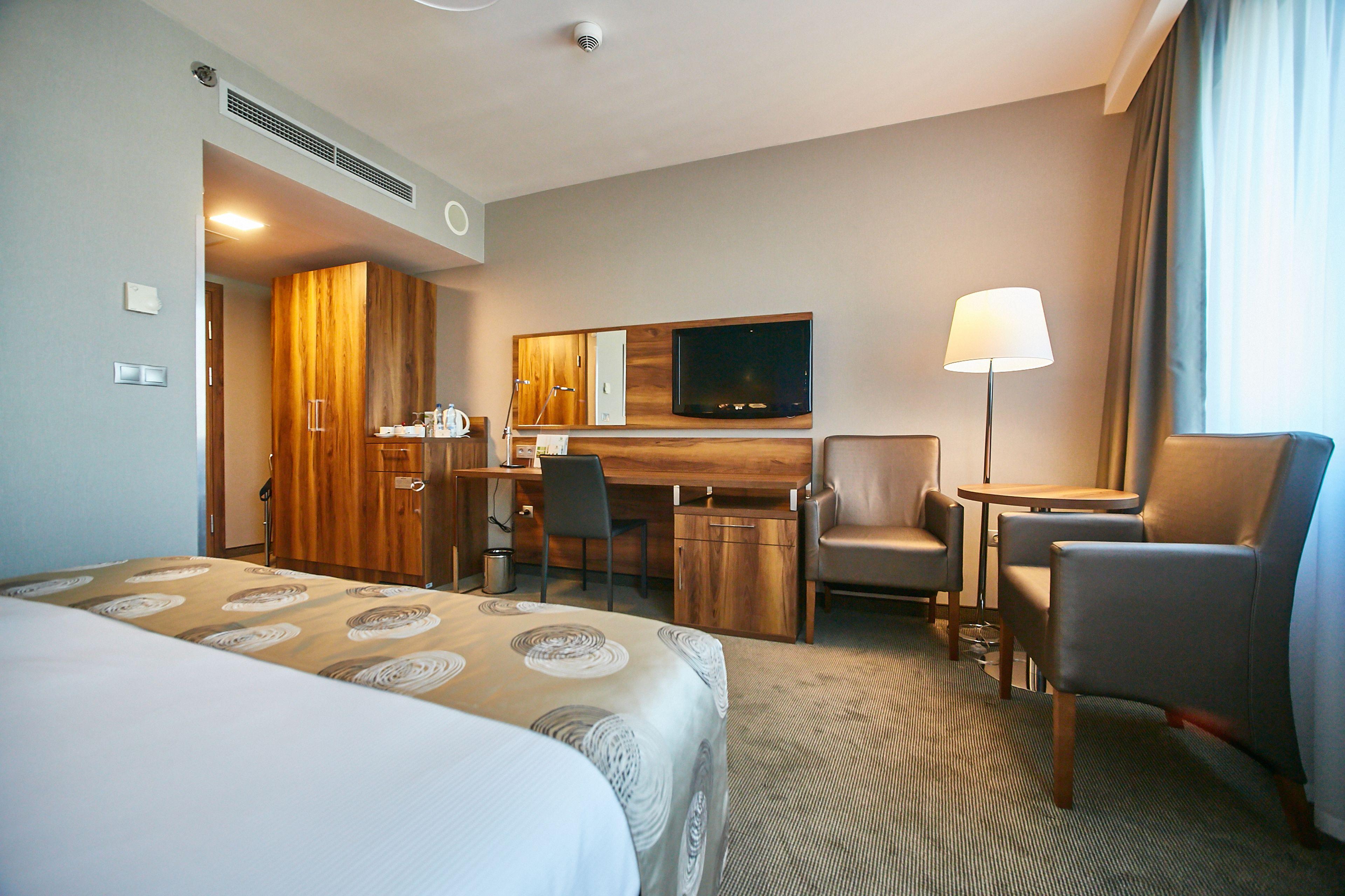 Standard Zimmer mit Kingsize-Bett