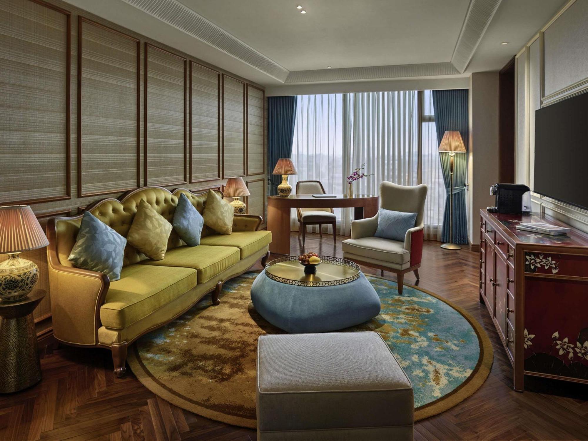 Deluxe Suite mit Kingsize-Bett und Zugang zur Lounge