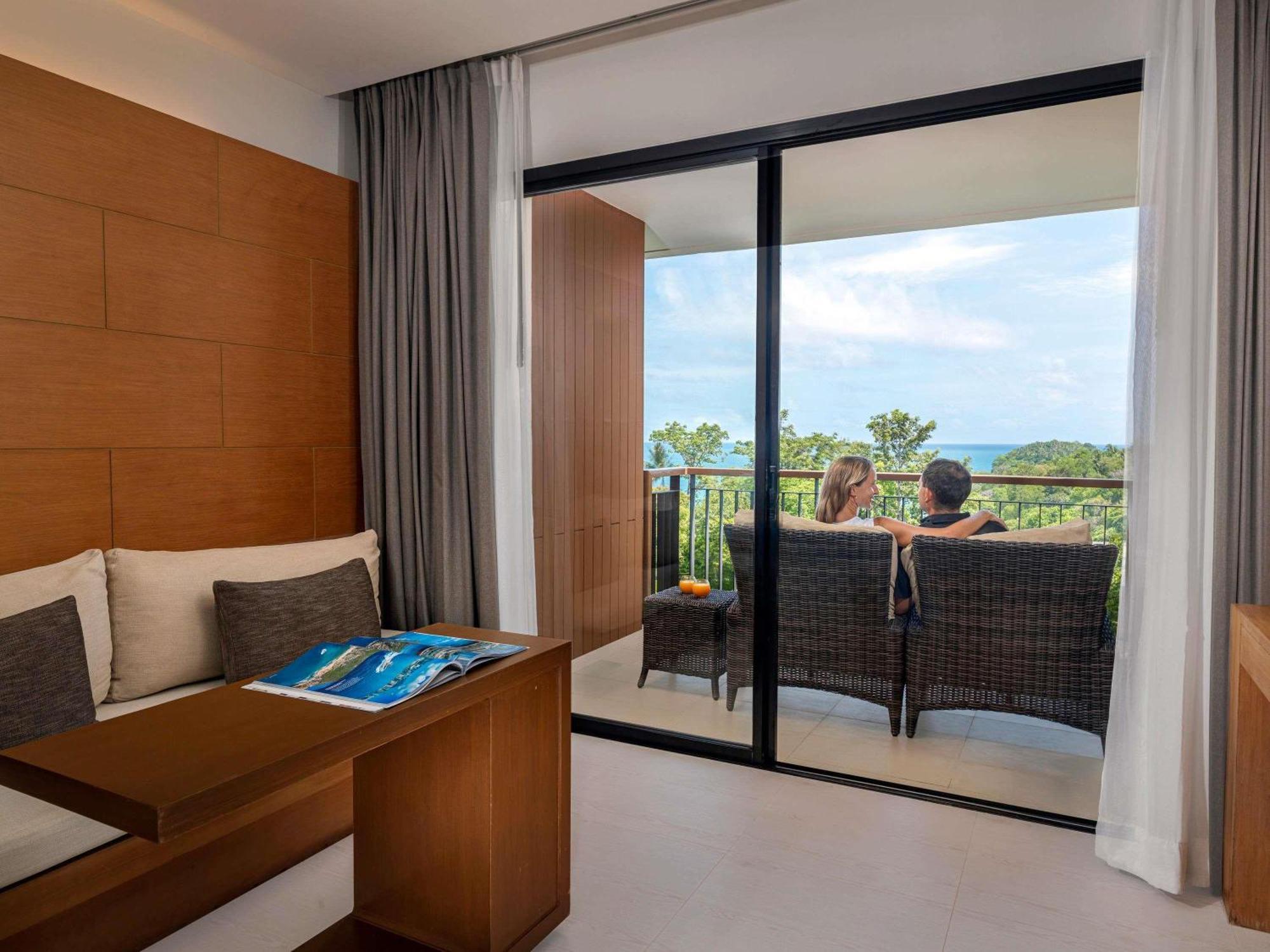 Deluxe King Room Balcony Sea View