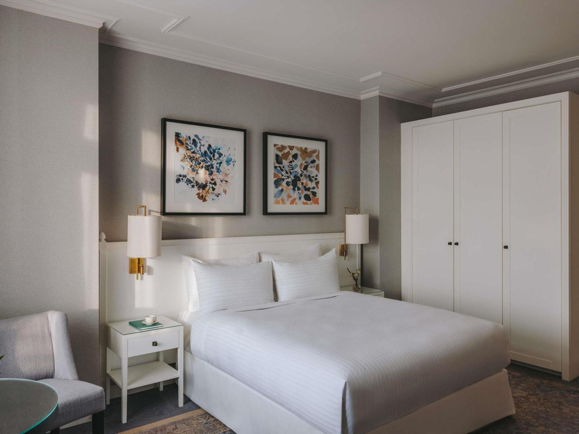 Fairmont mit 1 Kingsize-Bett und Stadtblick