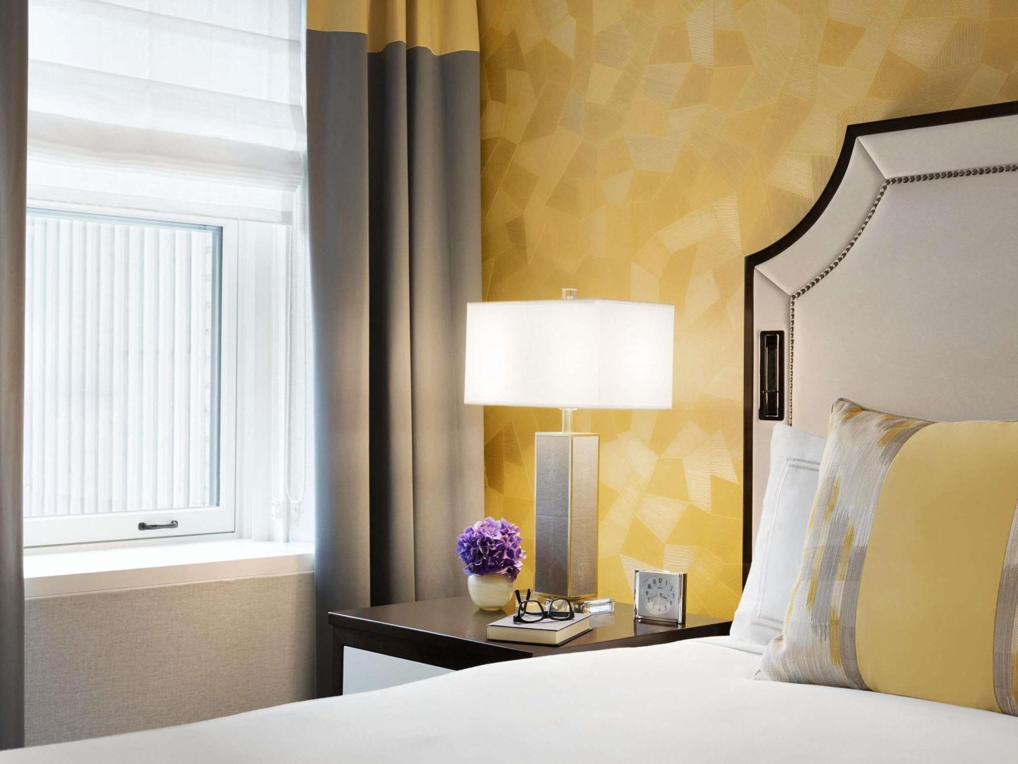 Suite mit 1 Schlafzimmer, Kingsize-Bett und Aussicht auf die Bucht