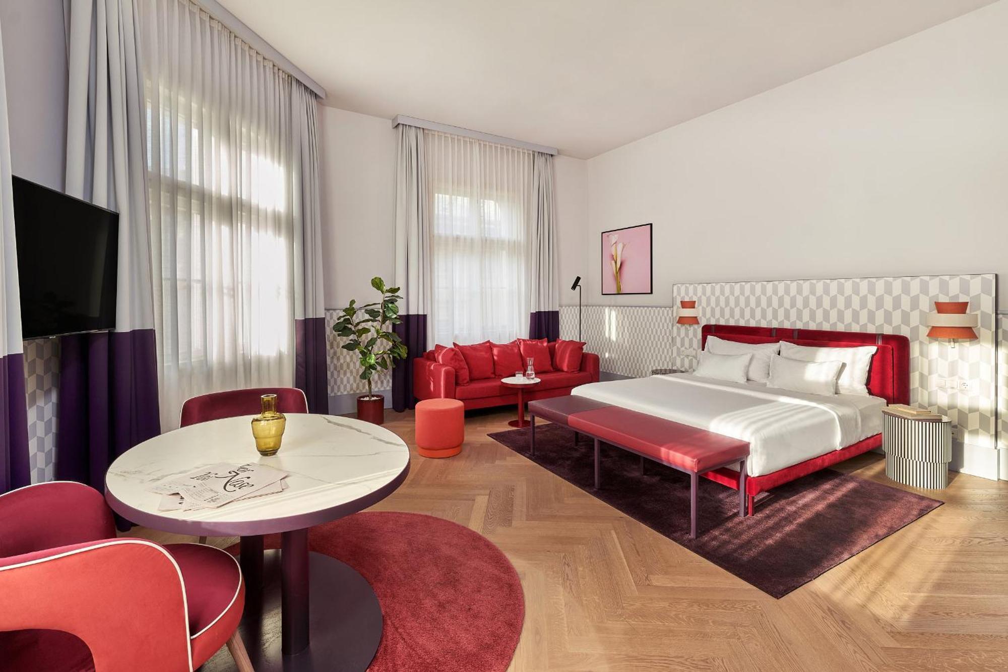 Junior Suite,1742579826:JPEG