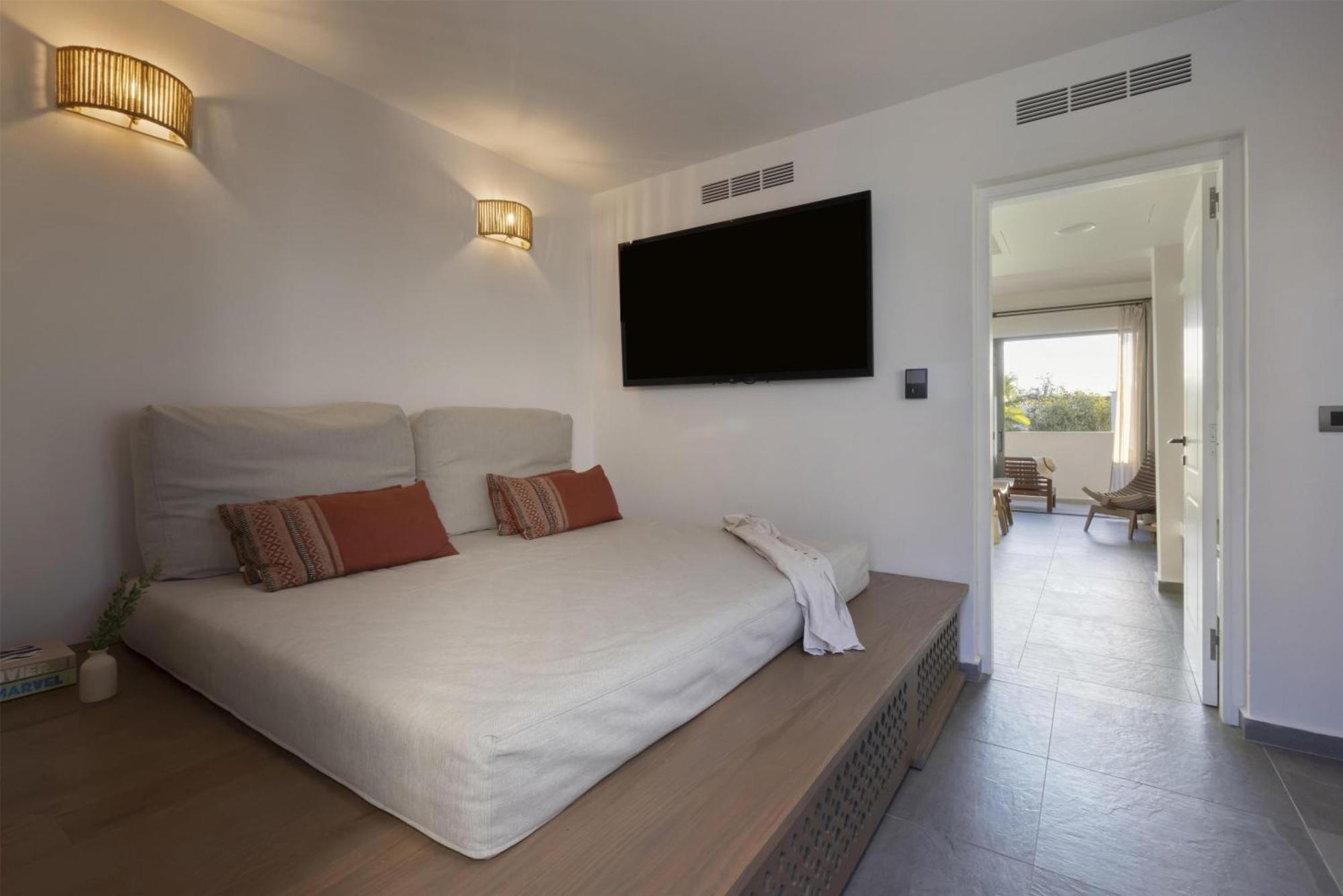 King Tropical Zen Bungalow Suite,1765829720:JPEG