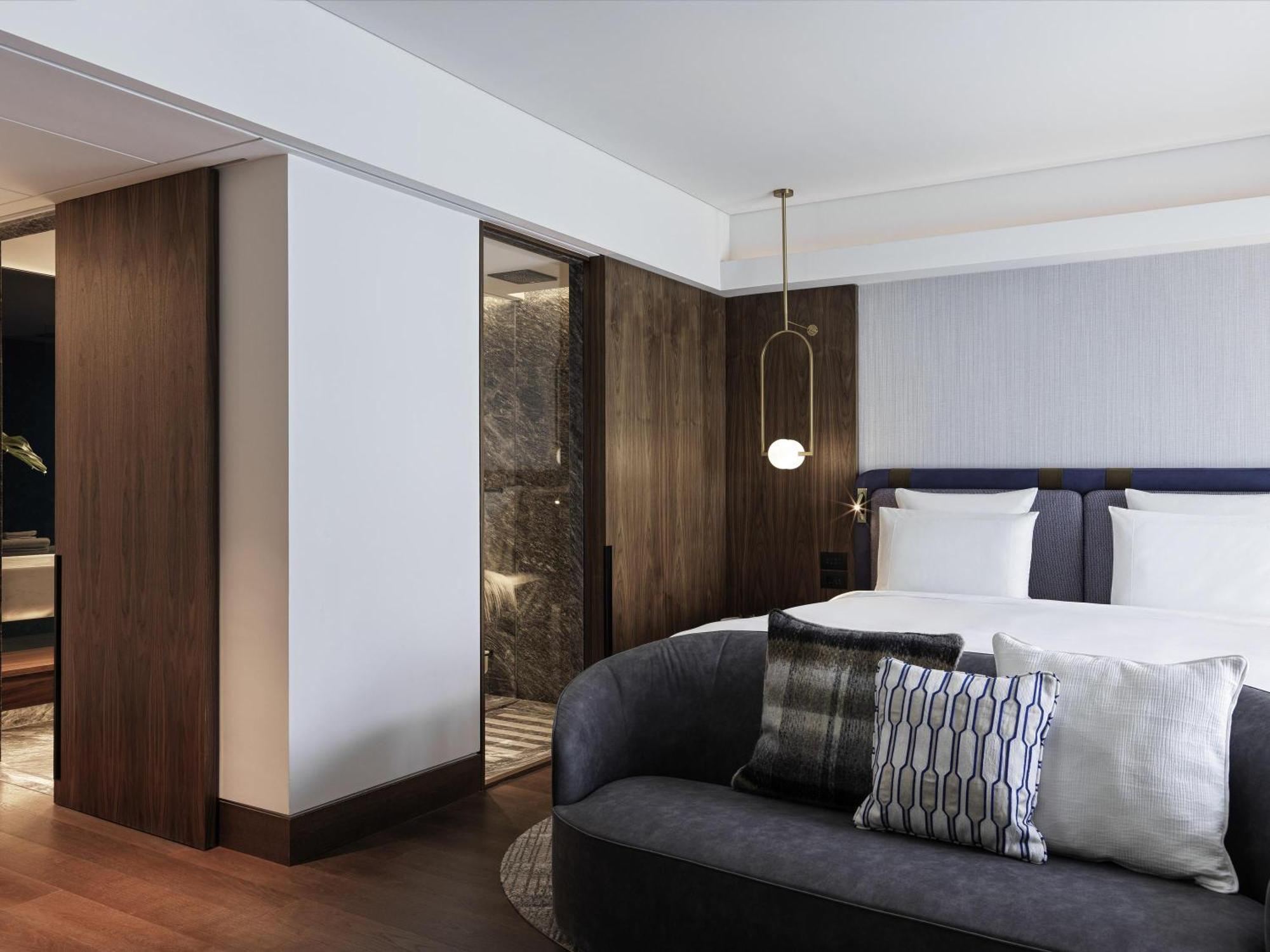 Junior King Suite