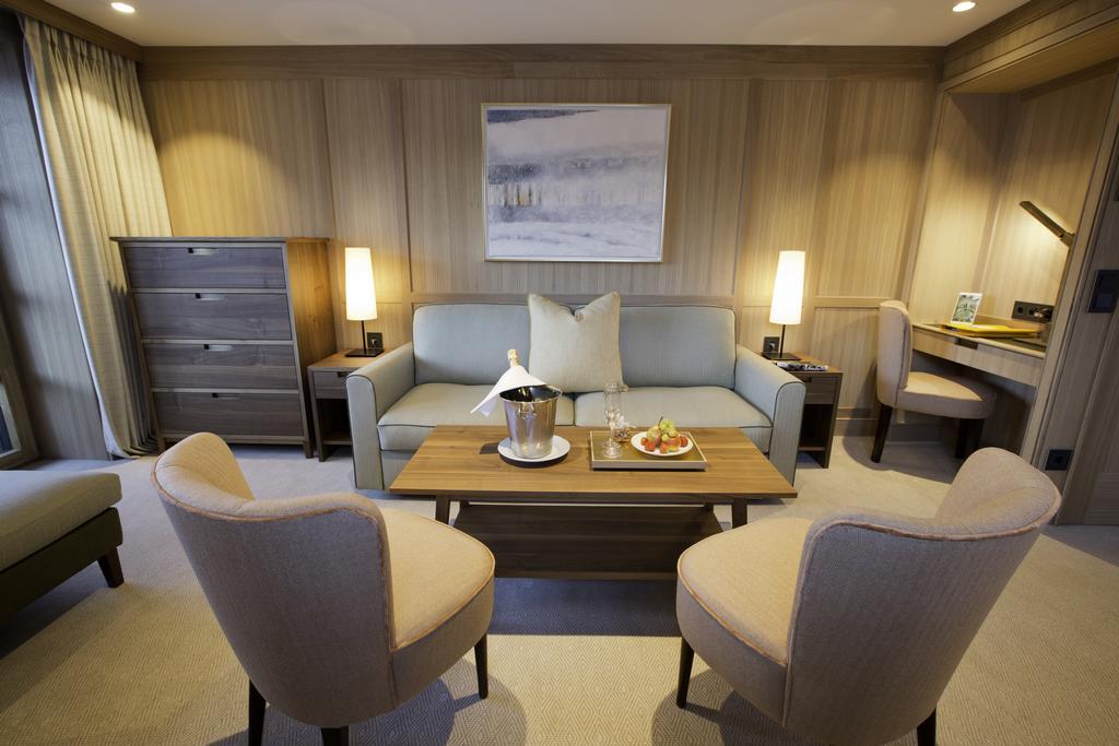 Suite,244371693:JPEG