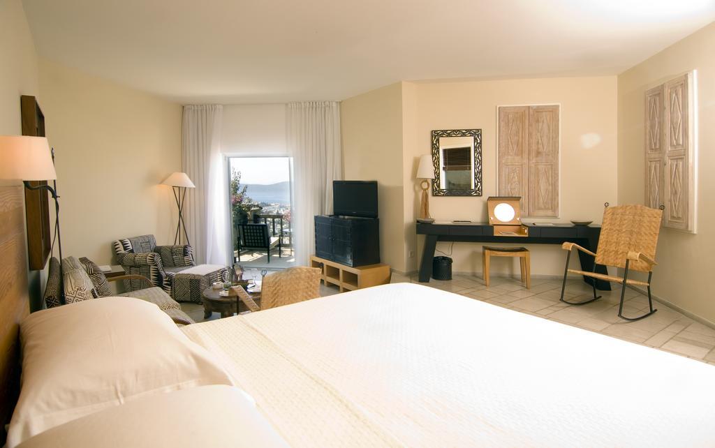 Corner Suite with Sea View,943520122:JPEG