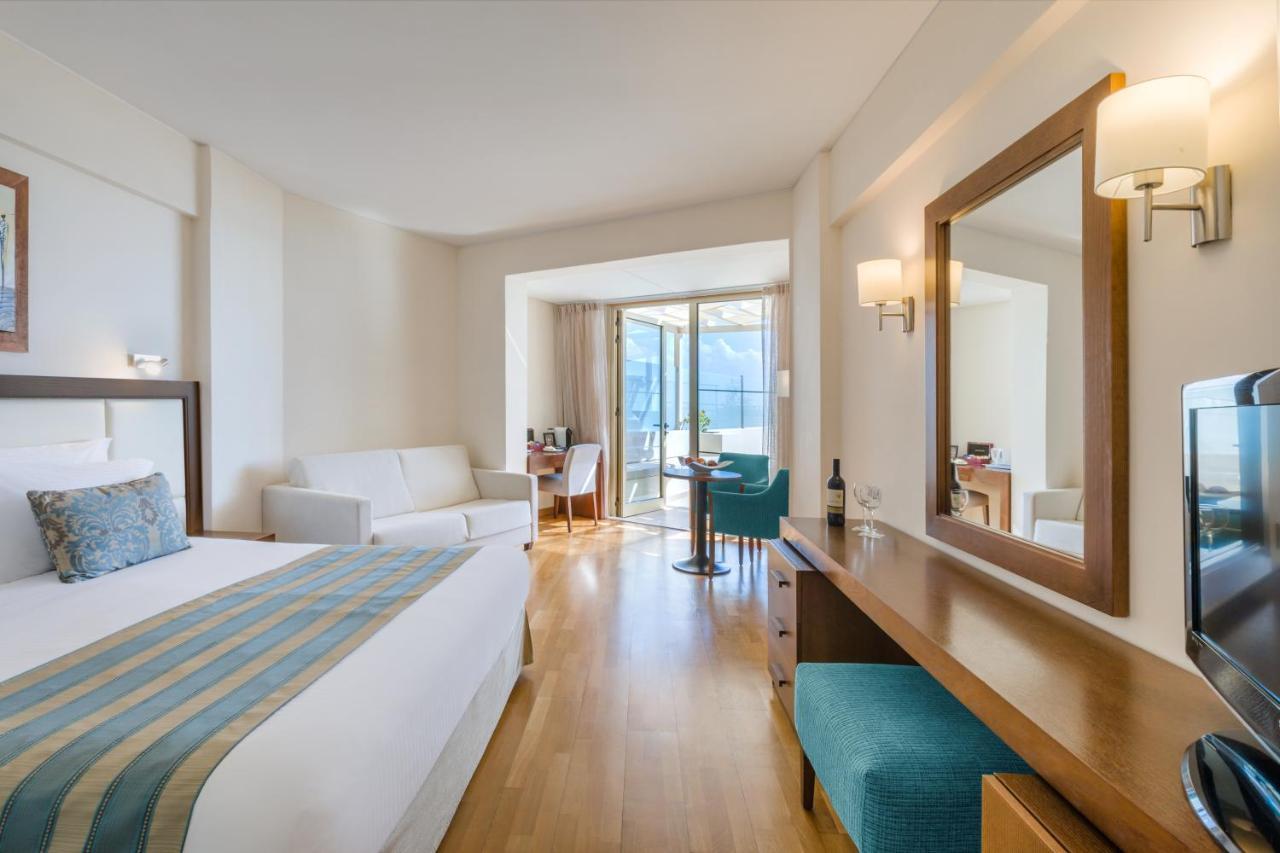 Junior Suite With Private Outdoor Hot Tub,1553446747:JPEG
