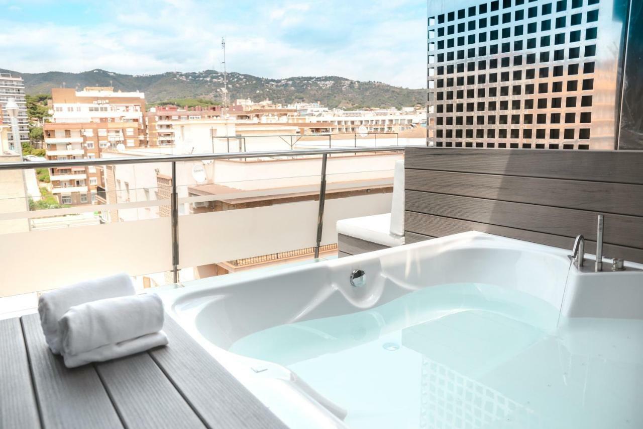 Suite mit Kingsize-Bett mit Whirlpool