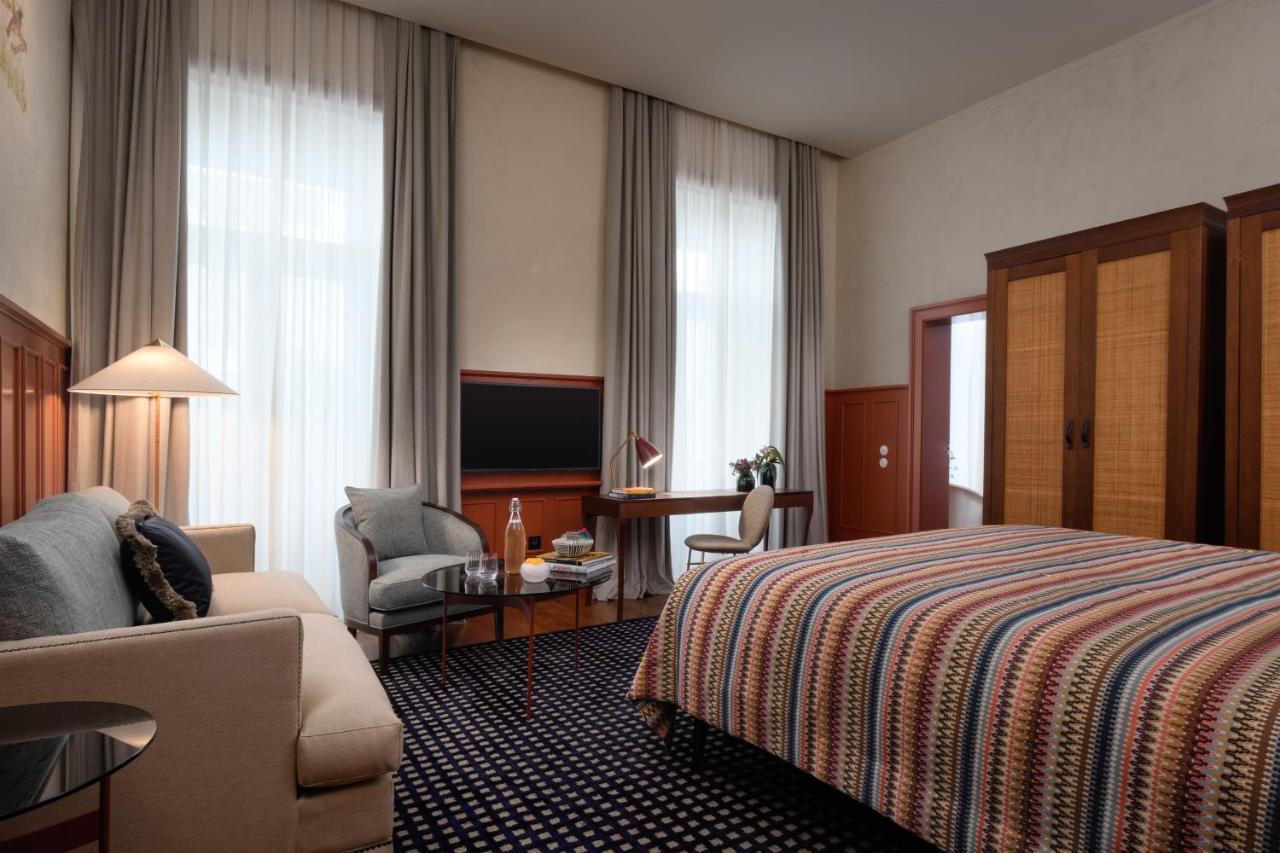 Prestige Doppelzimmer mit teilweisem Blick auf den Platz