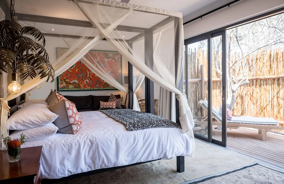 Safari Moon Luxury Bush Lodge-1