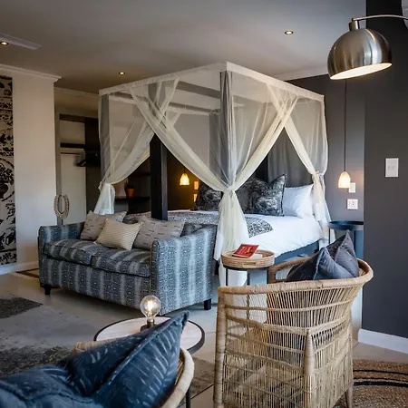 Safari Moon Luxury Bush Lodge-3