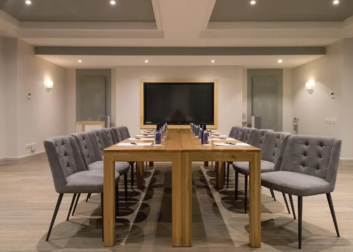 Hotel: The Bay Hotel