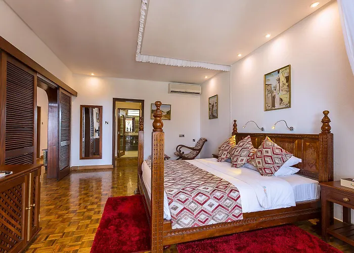 Travellers Beach Hotel