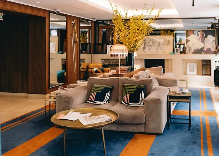 Hotel mit Pool: Hotel Eiffel Blomet