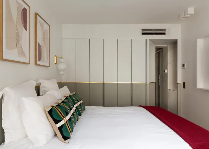 Apartment: Highstay - Luxury Serviced Apartments - Place Vendome