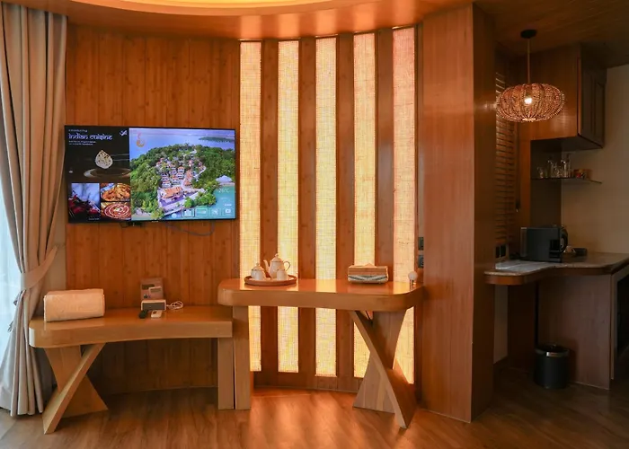 Sinae Phuket Luxury Hotel