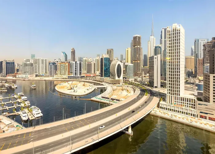 Radisson Blu Hotel, Dubai Canal View