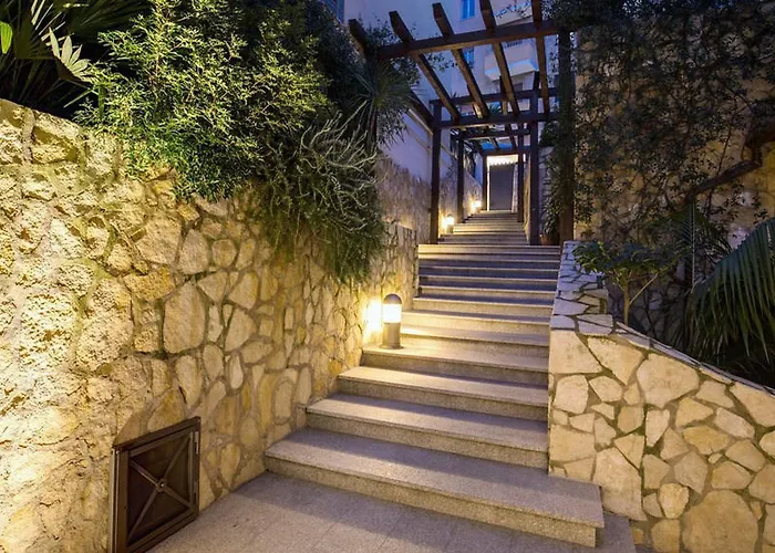 Günstiges Hotel: The Strand Hotel