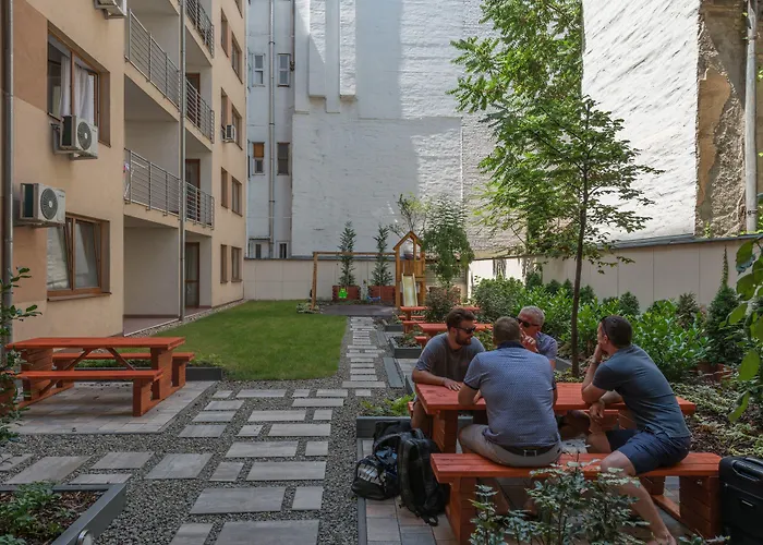 Corvin Plaza Apartments & Suites