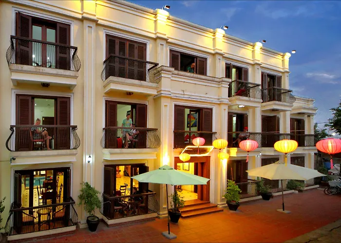 Golden River Hotel