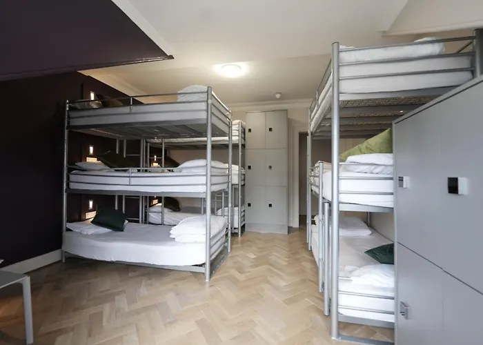 Hotel nahe College: West End Hotel