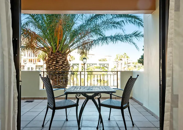 Island Club & Apartments