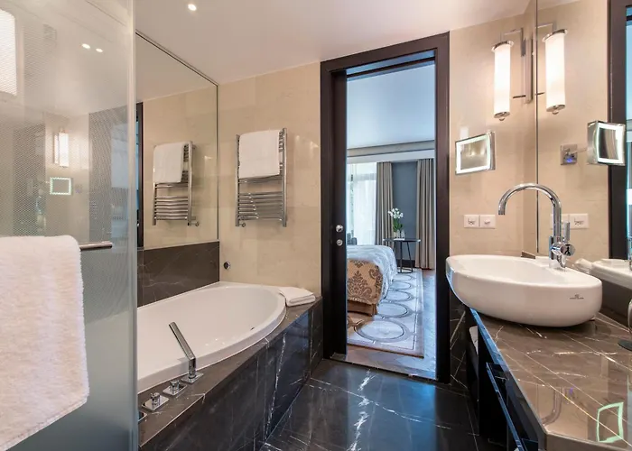 Royal Savoy Hotel & Spa