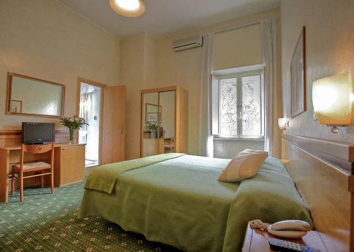 Hotel nahe College: Hotel Embassy