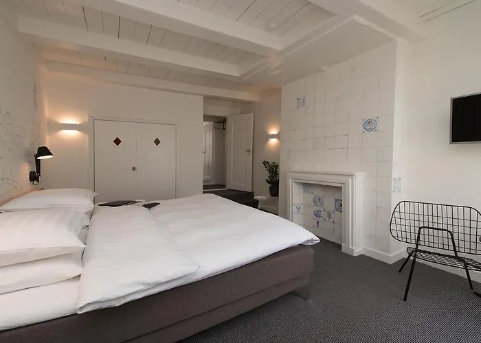 B&B: Bed And Breakfast