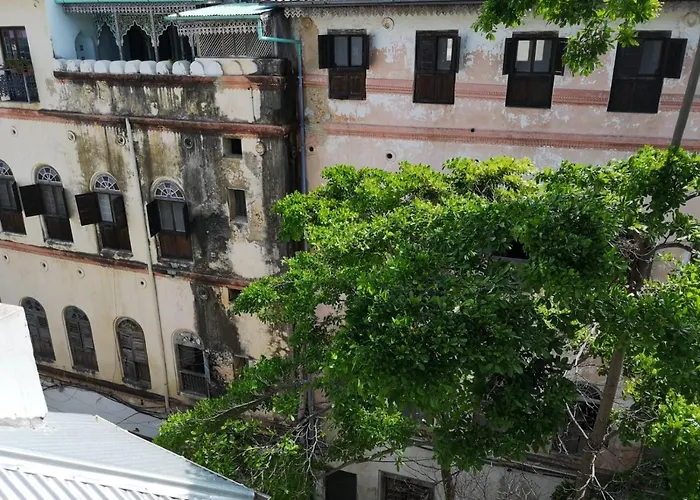 Strandhotel: Bottoms Up