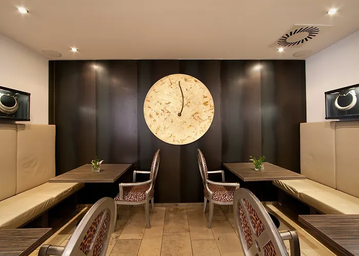 4-Sterne-Hotel: Burns Art & Culture